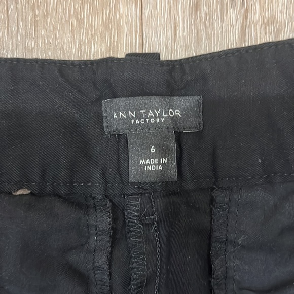 Black shorts with zipper and pockets - Picture 3 of 6